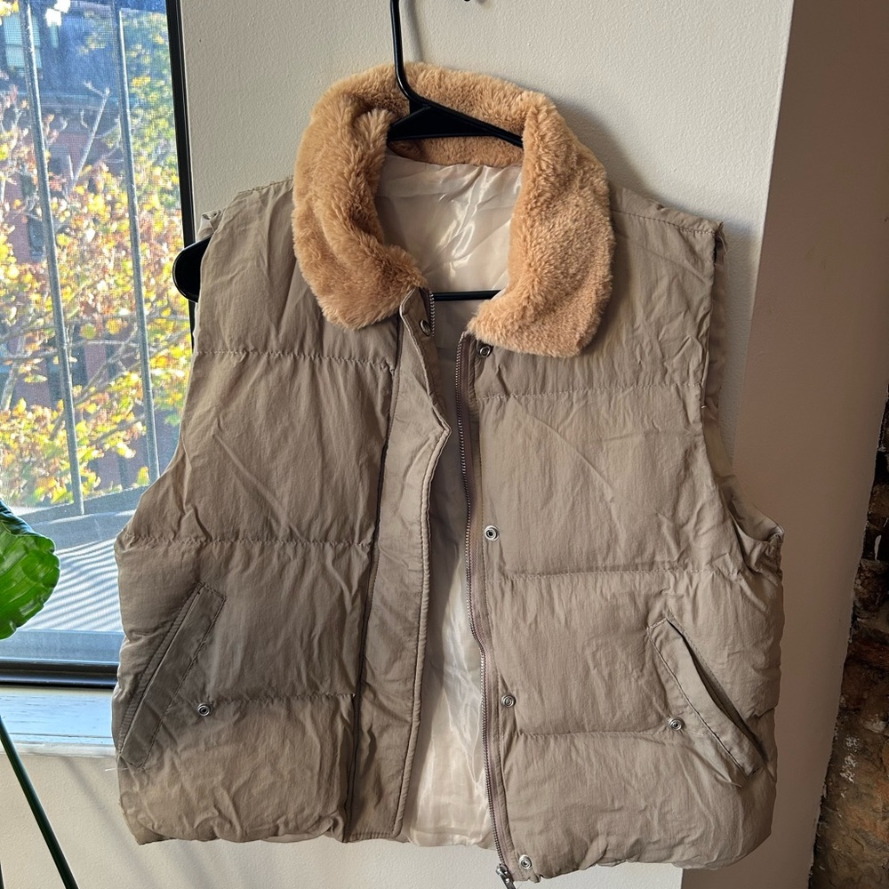 Women Tan Puffer Vest with Faux Fur Collar
